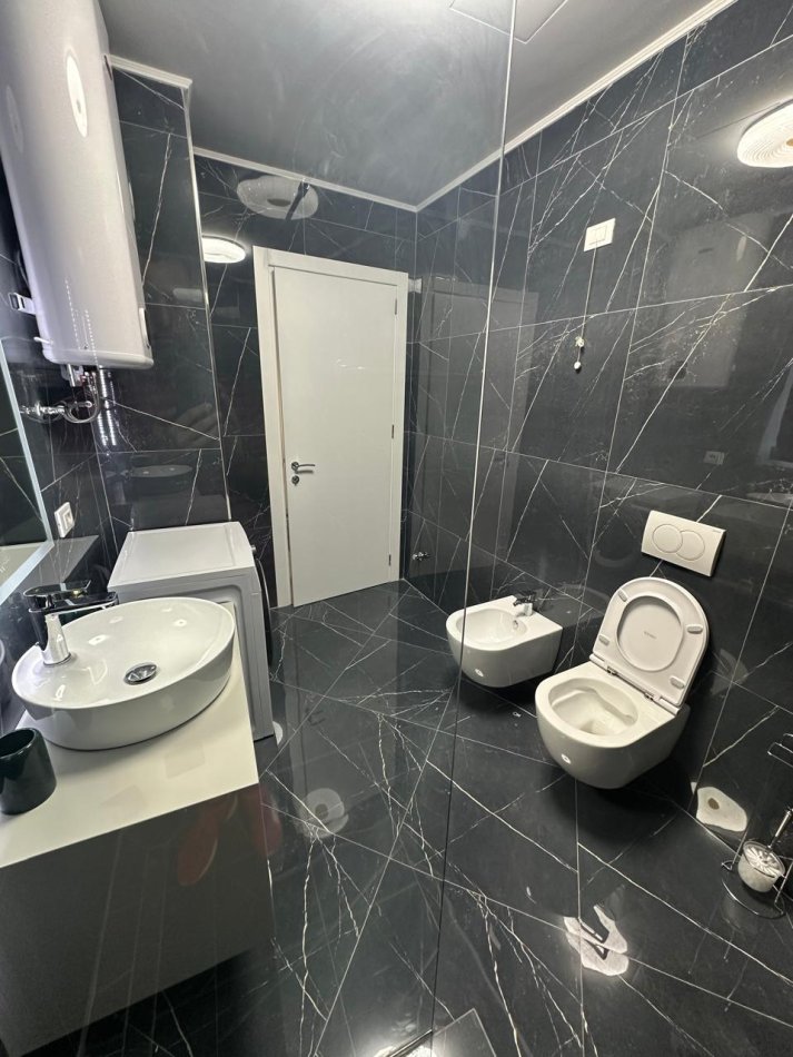 Tirane, jepet me qera apartament 2+1+Ballkon Kati 2, 108 m² 1.400 € (Lake View Residence)