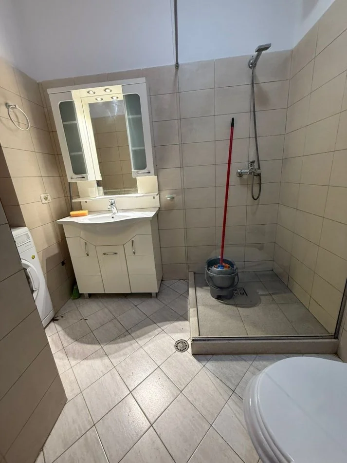 Tirane, jepet me qera apartament 1+1+Ballkon Kati 2, 70 m² 530 € (Don Bosko te Credins Bank)