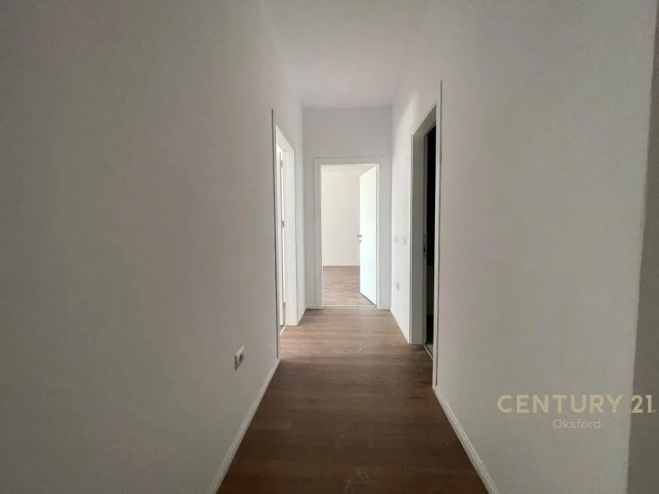 Tirane, shitet apartament 2+1+Ballkon Kati 3, 116 m² (Ish Fusha e Aviacionit)