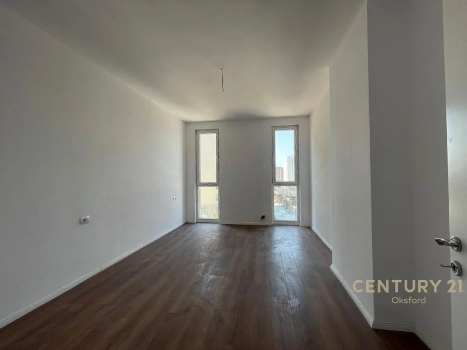 Tirane, shitet apartament 2+1+Ballkon Kati 3, 116 m² (Ish Fusha e Aviacionit)