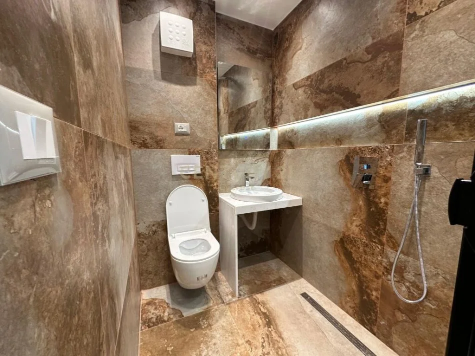 Tirane, shitet apartament 1+1 Kati 1, 59 m² 118.000 € (brryl)