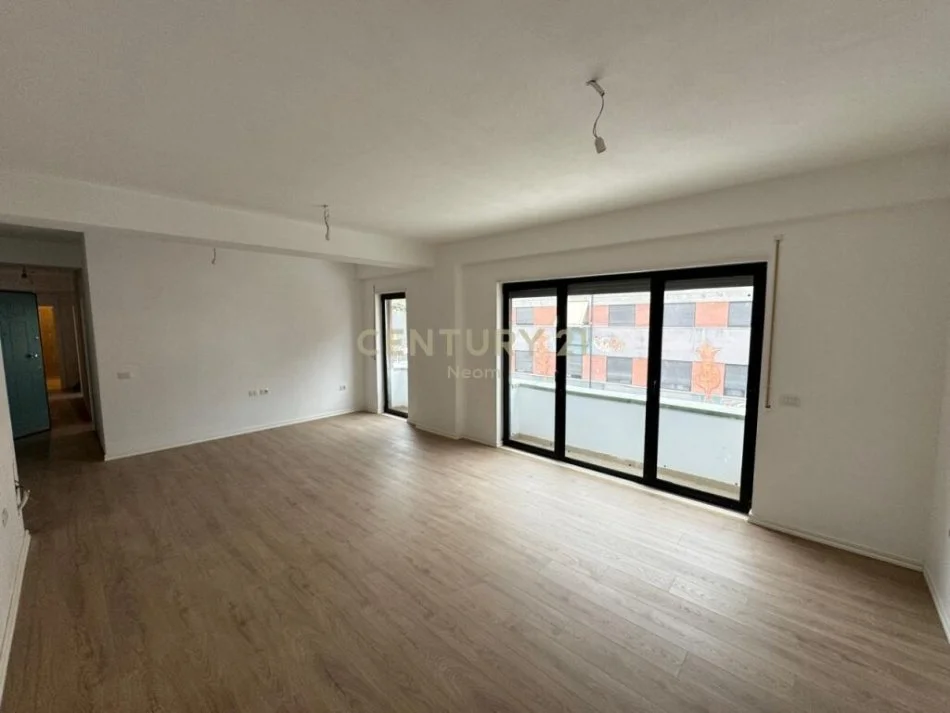 shitet 2+1 Kati 3, 112 m² 180.000 € (kodra e diellit)