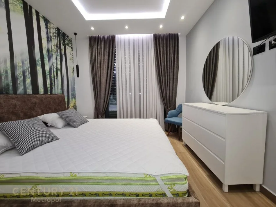 Tirane, jepet me qera apartament 1+1 Kati 2, 83 m² 800 € (teg)