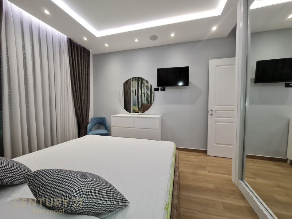 Tirane, jepet me qera apartament 1+1 Kati 2, 83 m² 800 € (teg)
