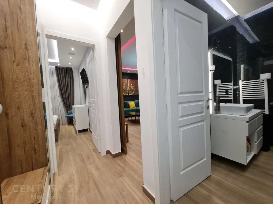 Tirane, jepet me qera apartament 1+1 Kati 2, 83 m² 800 € (teg)