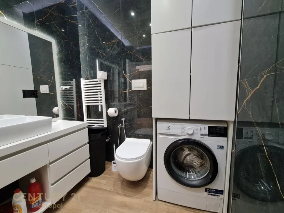 Tirane, jepet me qera apartament 1+1 Kati 2, 83 m² 800 € (teg)