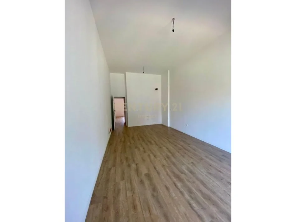 Tirane, jepet me qera apartament 2+1 Kati 1, 113 m² (Rruga e dibres)