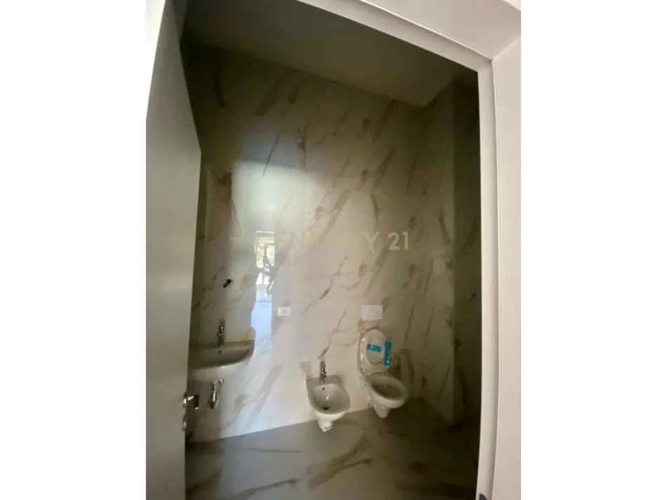 Tirane, jepet me qera apartament 2+1 Kati 1, 113 m² (Rruga e dibres)