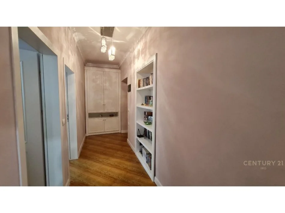 Tirane, jepet me qera apartament 1+1 , 67 m² 700 € (sheshi willson)