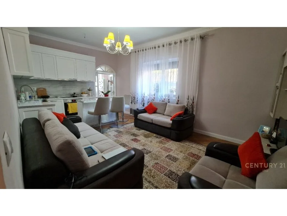 Tirane, jepet me qera apartament 1+1 , 67 m² 700 € (sheshi willson)
