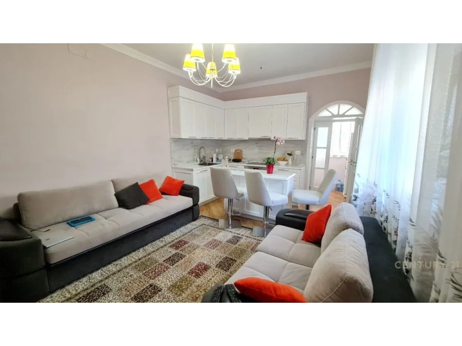 Tirane, jepet me qera apartament 1+1 , 67 m² 700 € (sheshi willson)