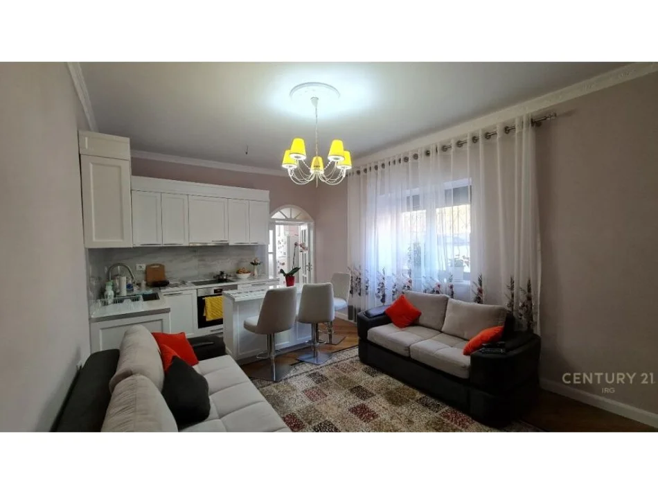 Tirane, jepet me qera apartament 1+1 , 67 m² 700 € (sheshi willson)