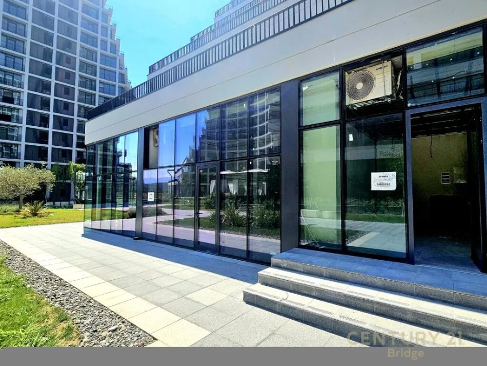 Tirane, jepet me qera vetem 1 dhome 1+1 Kati 0, 43 m² 1.200 € (Liqeni i tiranes)