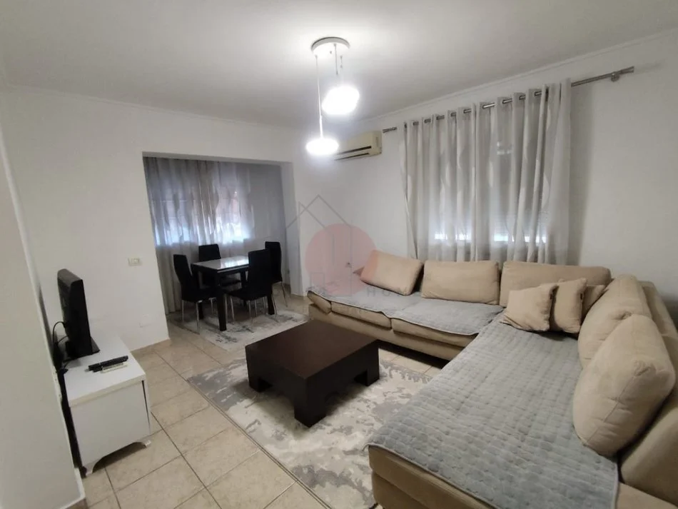 Tirane, shes apartament 1+1 Kati 5, 52 m² 95.000 € (Rruga Bardhyl)
