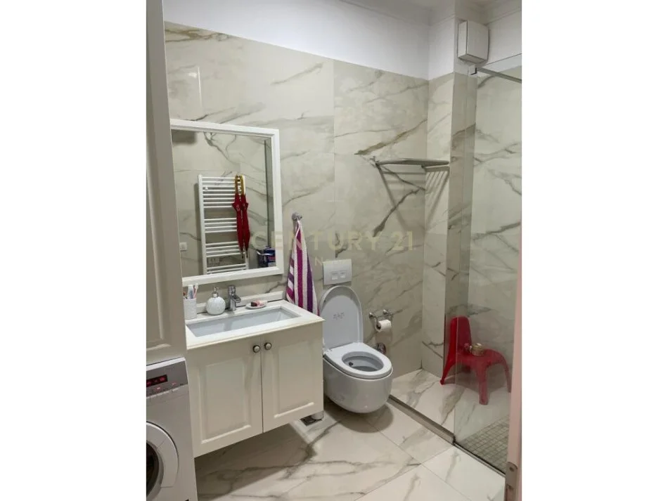 Tirane, jepet me qera apartament 2+1 Kati 3, 110 m² 1.000 € (liqen i thate)