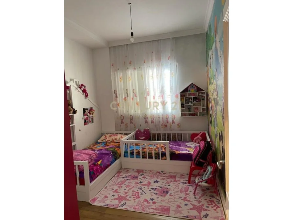 Tirane, jepet me qera apartament 2+1 Kati 3, 110 m² 1.000 € (liqen i thate)