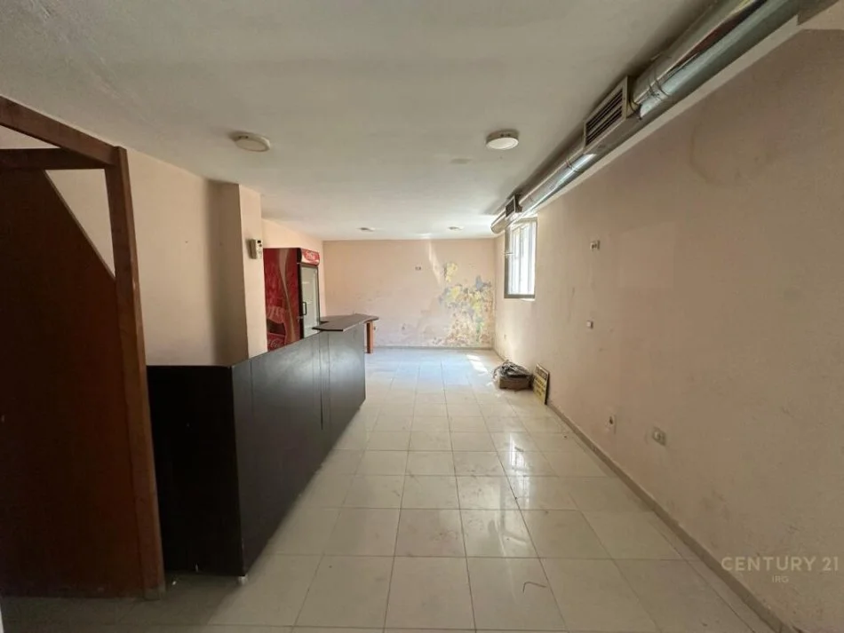 Tirane, jepet me qera ambjent biznesi Kati 0, 1.000 € (e kavajes)