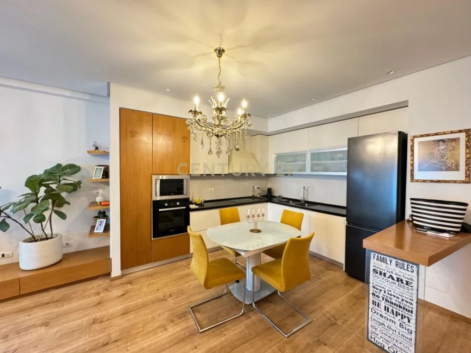 Tirane, jepet me qera apartament 2+1 Kati 2, 114 m² 950 € (liqeni i thate)