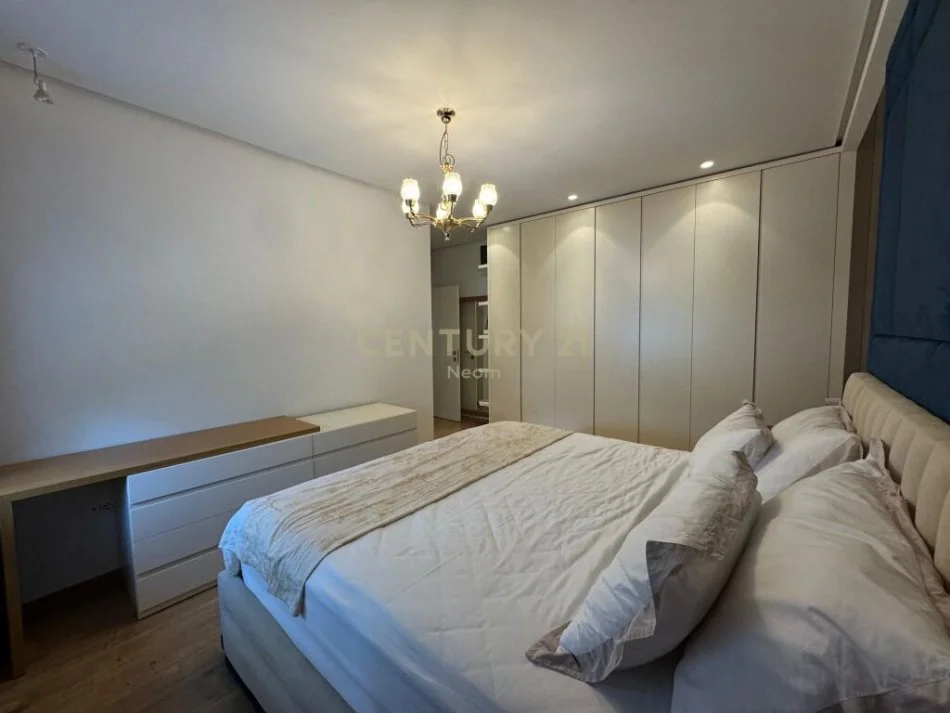 Tirane, jepet me qera apartament 2+1 Kati 2, 114 m² 950 € (liqeni i thate)