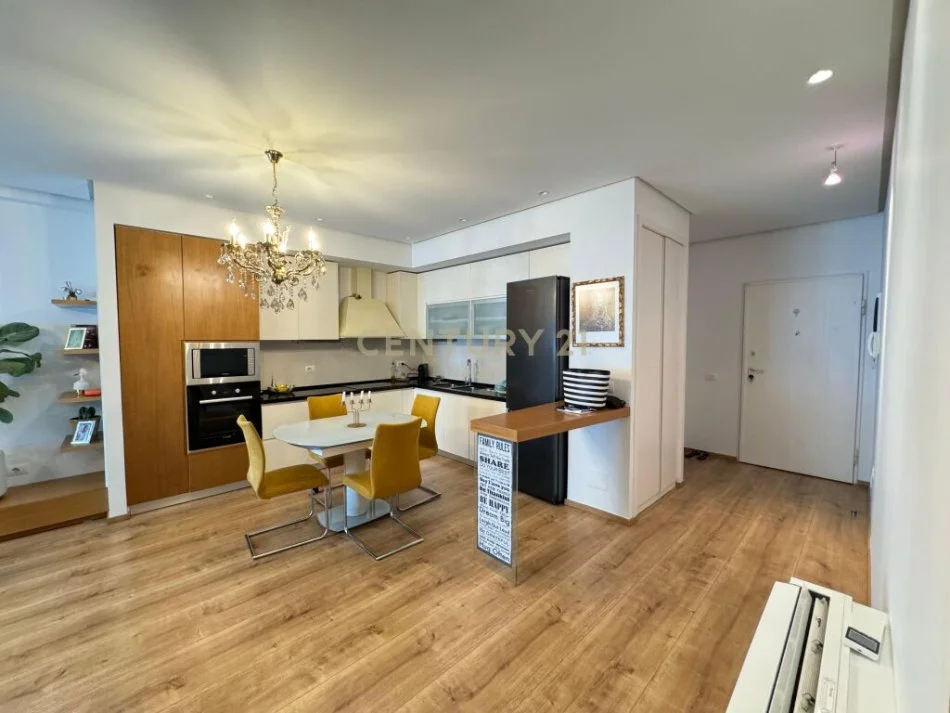 Tirane, jepet me qera apartament 2+1 Kati 2, 114 m² 950 € (liqeni i thate)