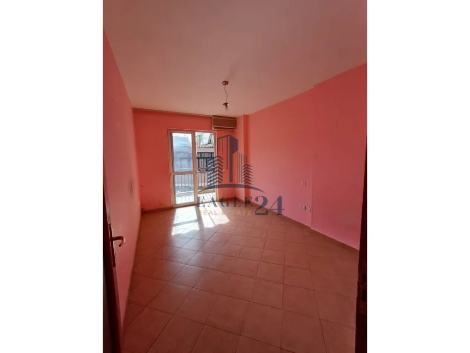 Tirane, shitet apartament 3+1, Kati 1, 121 m² 198,000 € (Rruga Kavajes)