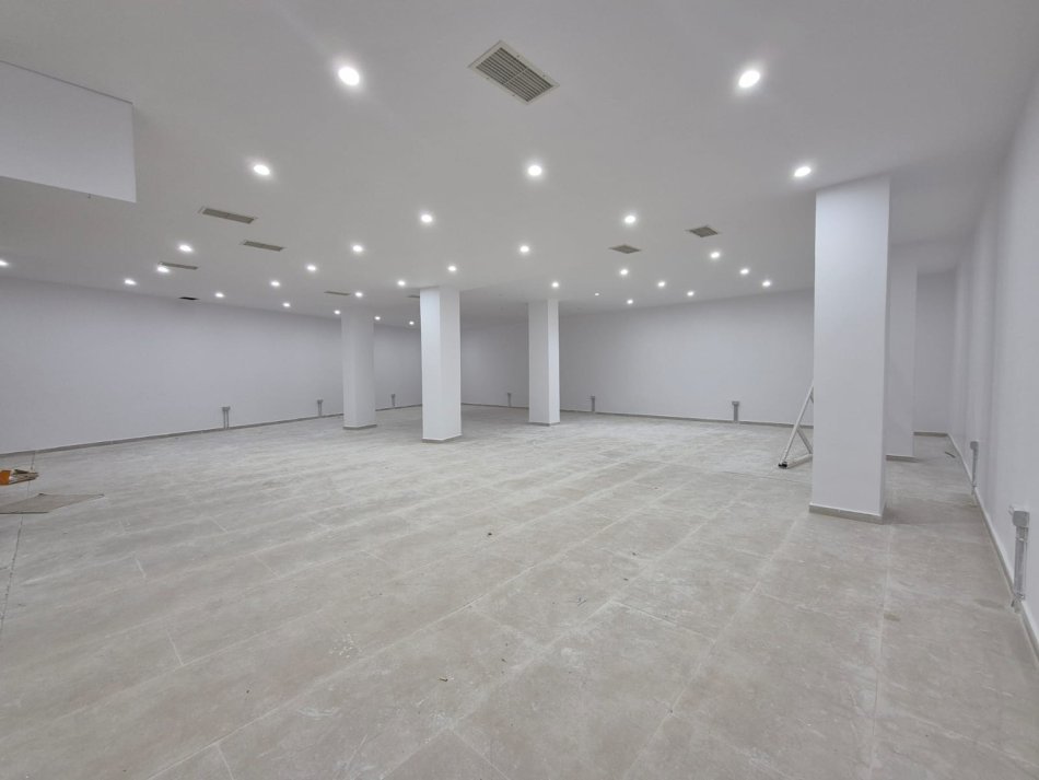 Tirane, shitet ambjent biznesi Kati -1, 230 m² 230.000 € (DREJTORIA E POLICISE)