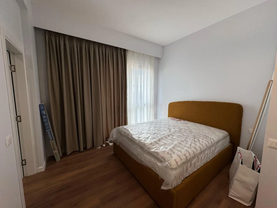 Tirane, jepet me qera apartament 2+1 Kati 2, 800 € (Farmacia 10)