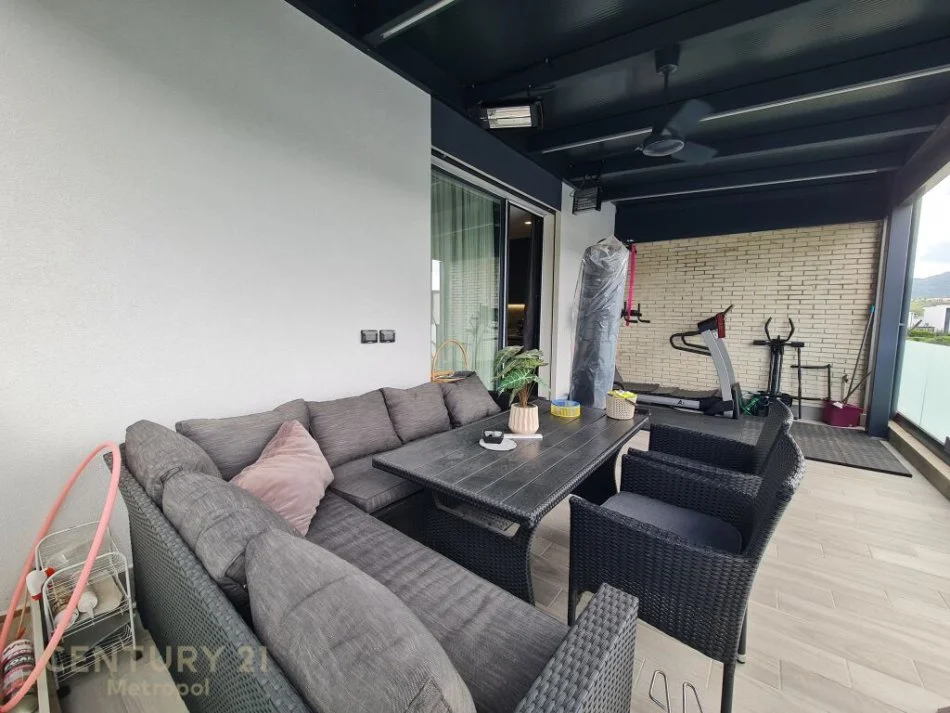 Tirane, jepet me qera apartament 2+1 Kati 3, 120 m² 1.600 € (teg)