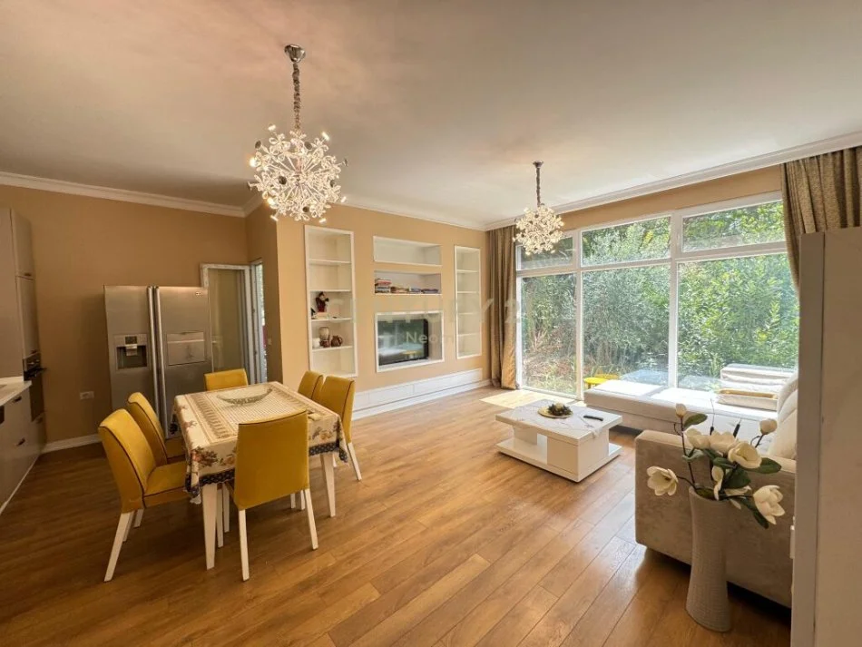 Tirane, jepet me qera apartament 2+1 Kati 3, 110 m² 850 € 