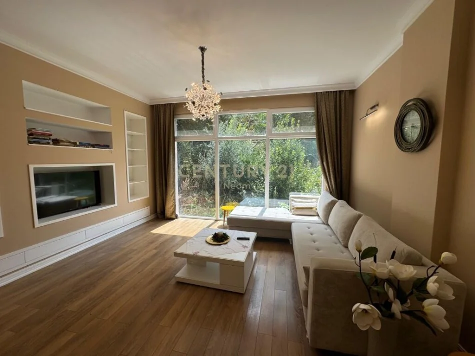 Tirane, jepet me qera apartament 2+1 Kati 3, 110 m² 850 € (liqeni i thate)