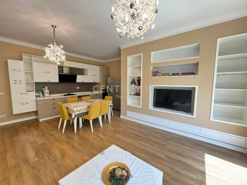 Tirane, jepet me qera apartament 2+1 Kati 3, 110 m² 850 € (liqeni i thate)