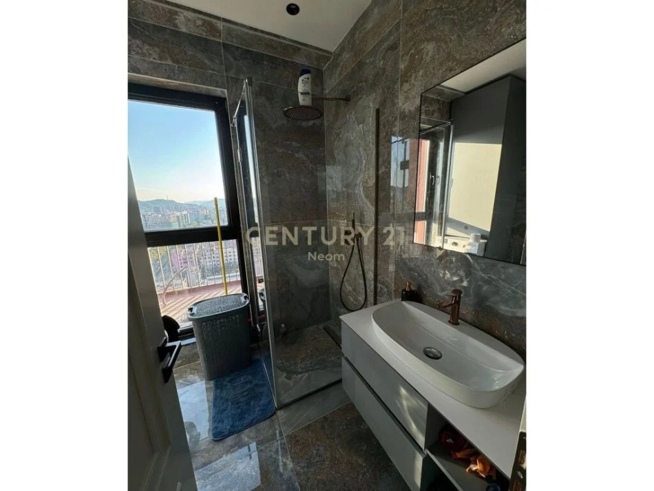 Tirane, shitet apartament 2+1 Kati 16, 124 m² 350.000 € (Rruga e Kavajes)