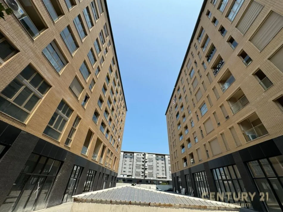 Tirane, jepet me qera apartament 2+1 Kati 6, 111 m² 750 € (Xhamllik)