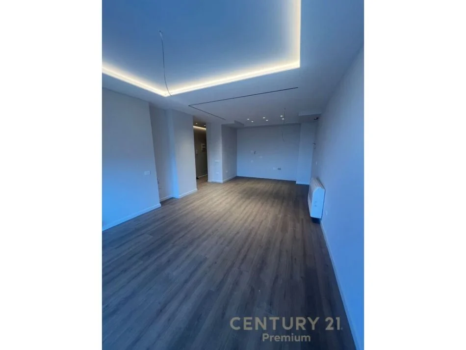 Tirane, jepet me qera apartament 2+1 Kati 6, 111 m² 750 € (Xhamllik)