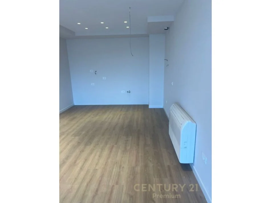 Tirane, jepet me qera apartament 2+1 Kati 6, 111 m² 750 € (Xhamllik)