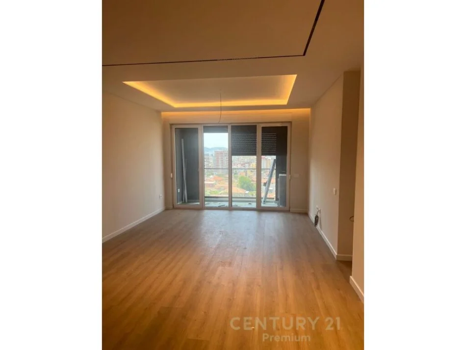 Tirane, jepet me qera apartament 2+1 Kati 6, 111 m² 750 € (Xhamllik)
