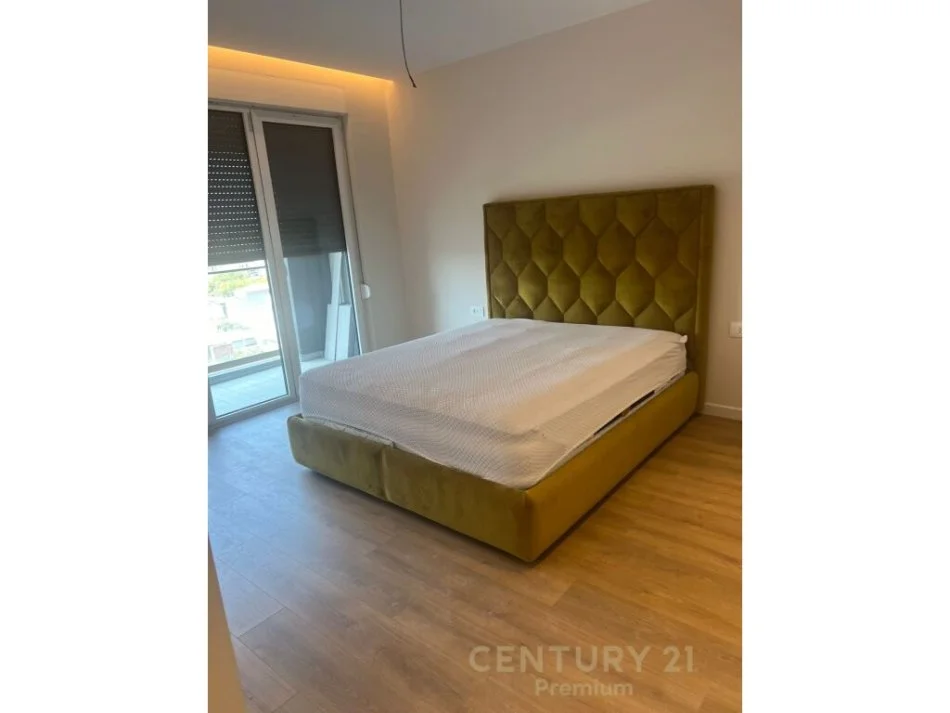 Tirane, jepet me qera apartament 2+1 Kati 6, 111 m² 750 € (Xhamllik)