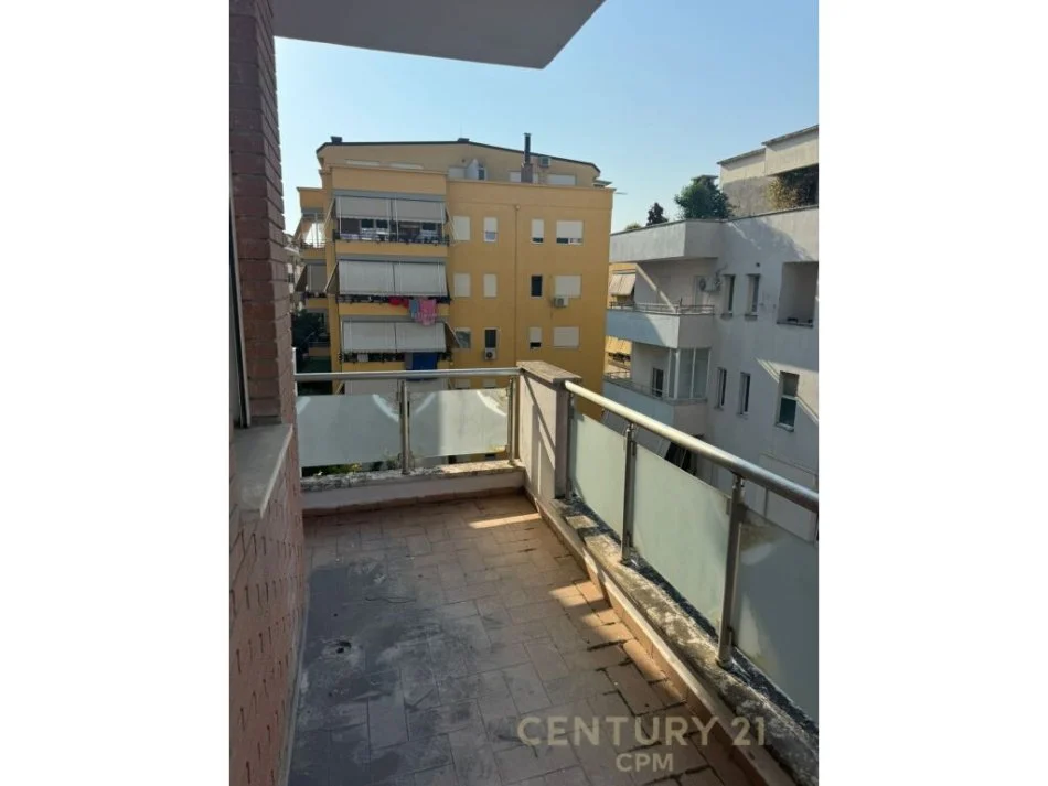 Tirane, jepet me qera apartament Kati 3, 99 m² 180.000 € (kodra e diellit)