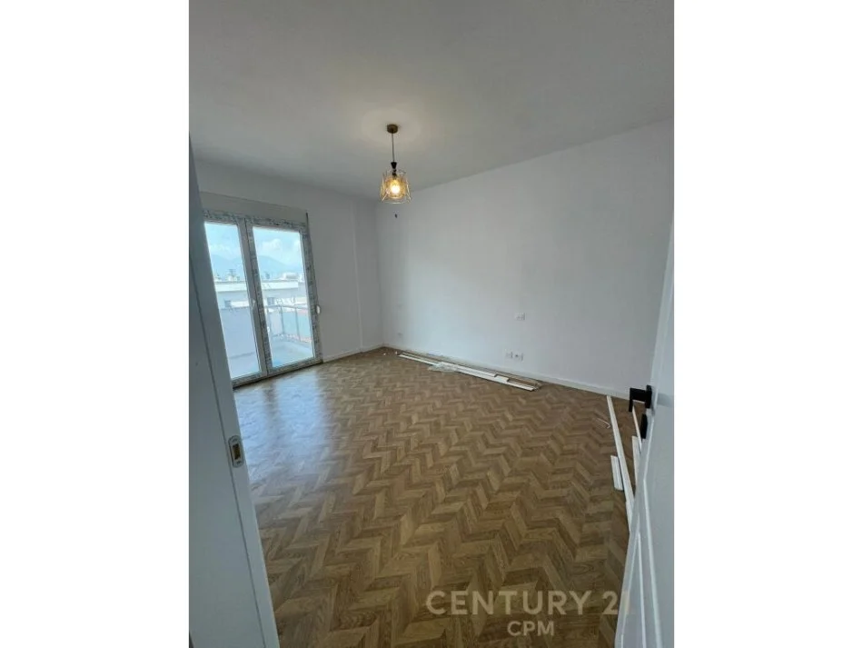 Tirane, jepet me qera apartament Kati 3, 99 m² 180.000 € (kodra e diellit)