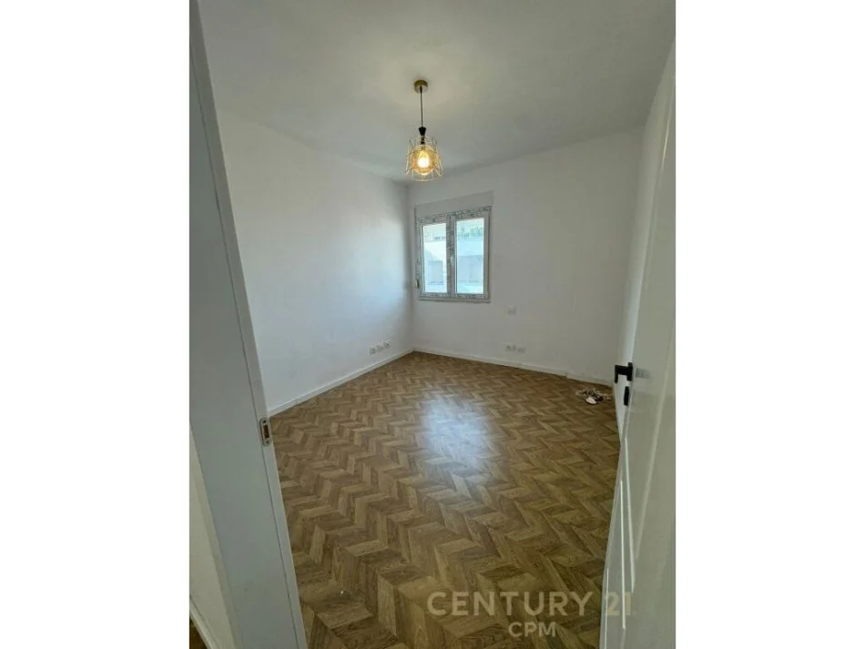 Tirane, jepet me qera apartament Kati 3, 99 m² 180.000 € (kodra e diellit)