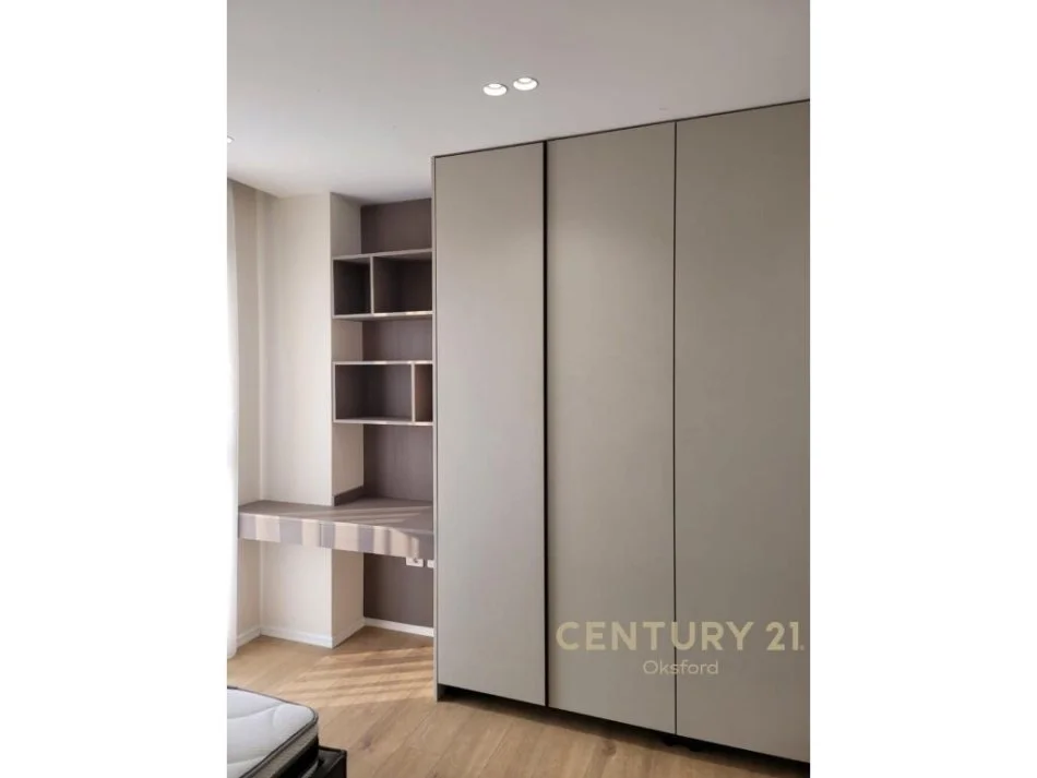 Tirane, jepet me qera apartament 2+1 Kati 7, 98 m² 670 € (Xhamllik)