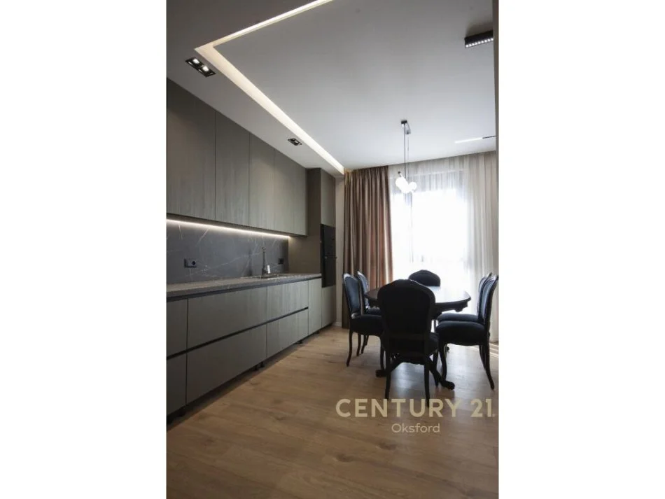 Tirane, jepet me qera apartament 2+1 Kati 7, 98 m² 670 € (Xhamllik)