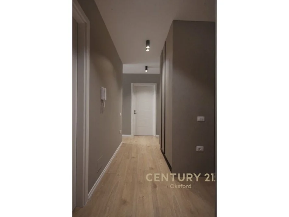 Tirane, jepet me qera apartament 2+1 Kati 7, 98 m² 670 € (Xhamllik)