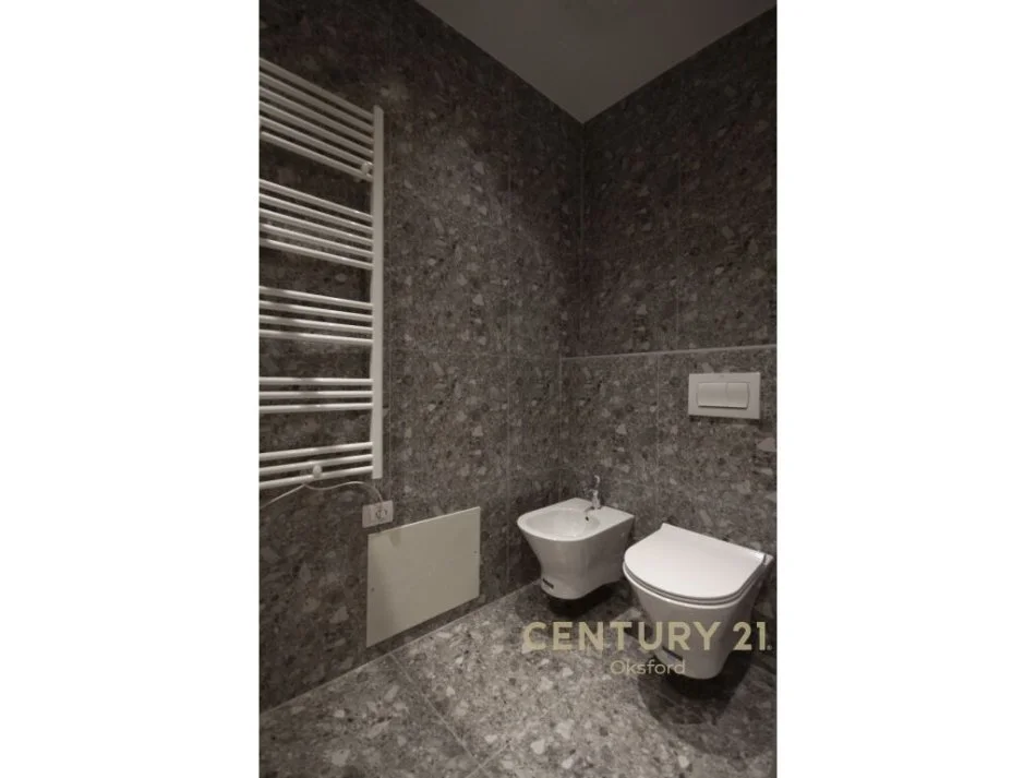 Tirane, jepet me qera apartament 2+1 Kati 7, 98 m² 670 € (Xhamllik)