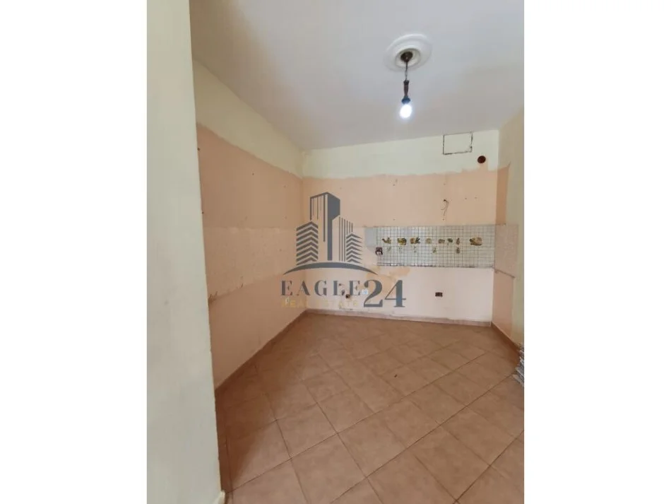 Tirane, shitet apartament 3+1, Kati 1, 121 m² 198,000 € (Rruga Kavajes)