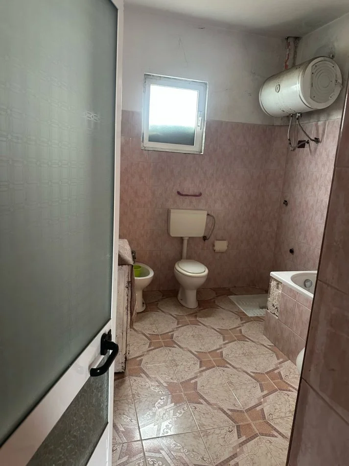 Durres, shitet shtepi 2 Katshe , 220 m² 145.000 € (Rruga Vath Turja)