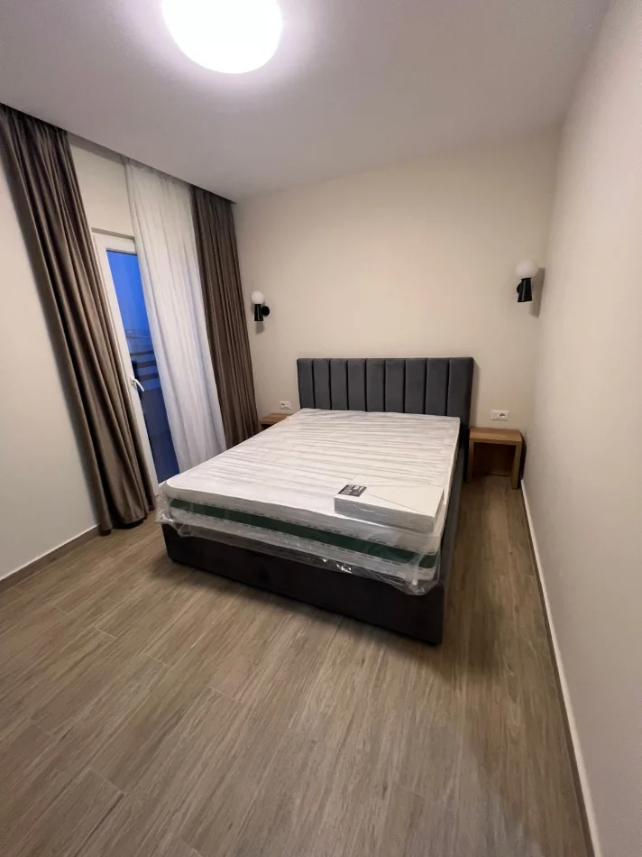 Durres, jepet me qera apartament 1+1 Kati 7, 170 m² 24 € 