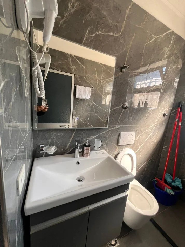 Tirane, jepet me qera apartament 2+1 Kati 3, 120 m² 550 € (Pizzeri Class Laprake)