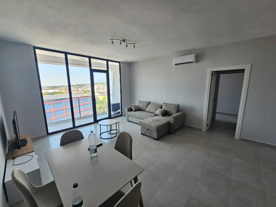 Tirane, jepet me qera apartament 2+1+Aneks+Ballkon Kati 7, 700 € (kinostudio , porcelan)