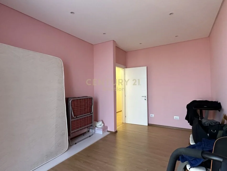 Tirane, shitet apartament 2+1 Kati 7, 134 m² 220.000 € (rruga e kavajes)